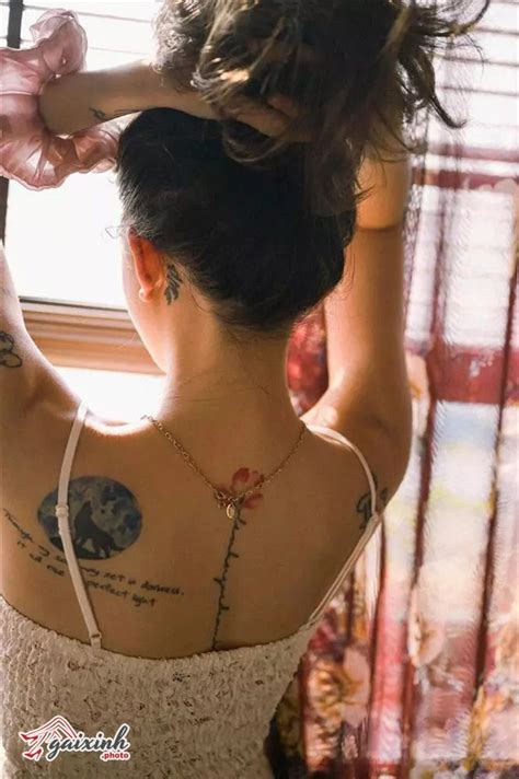 Ảnh Linh Ngọc Đàm sexy mặc bikini lộ hình nude nóng bỏng