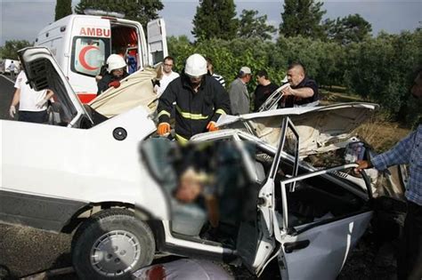 Otomobil TIR ile kafa kafaya çarpıştı 1 ölü Son Dakika Haber