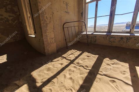 Edificio Abandonado Y Olvidado Y Habitaci N Dejada Por La Gente Y