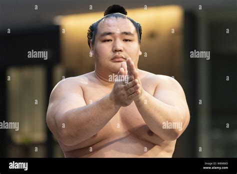 Sumo Wrestlers Hi Res Stock Photography And Images Alamy