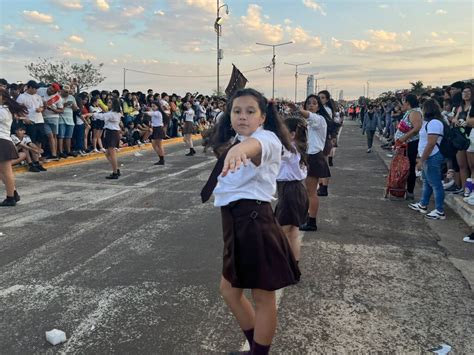 Estudiantina 2022 en Posadas Mirá las mejores fotos de la primera