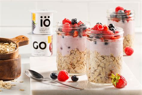 Fruit parfait-style overnight oats - IÖGO