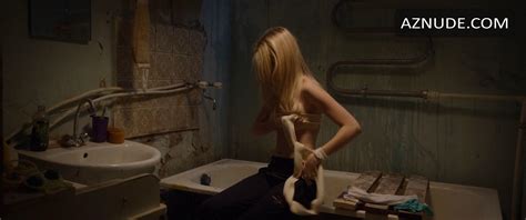 ANASTASIYA STRUKOVA Nude AZNude