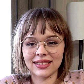 Elle Loveland Babe Page Watch This Pornstar On FreeOnes