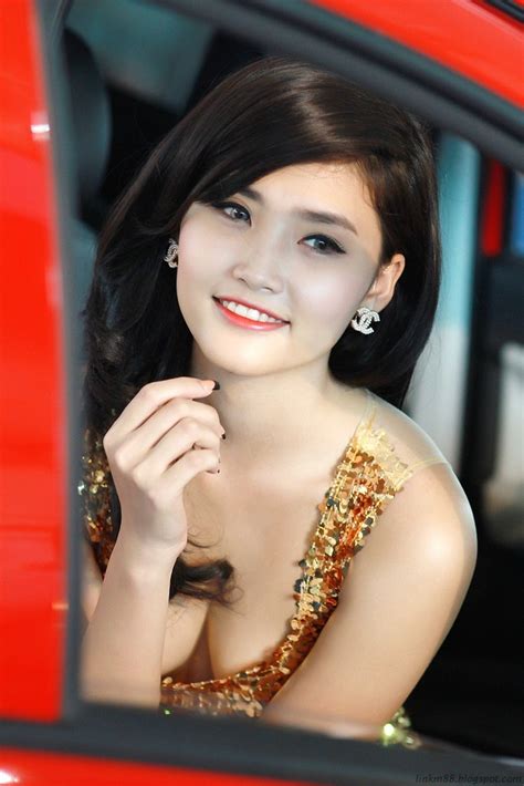 Bộ ảnh hot girl và siêu xe làm hình nền iphone tuyệt đẹp