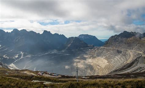 Grasberg Mine | Grasberg mine, Places to visit, Natural landmarks