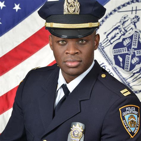 NYPD - 🚨Congratulations to 10th Pct @NYPDDV PO’s Dastur and Logan who