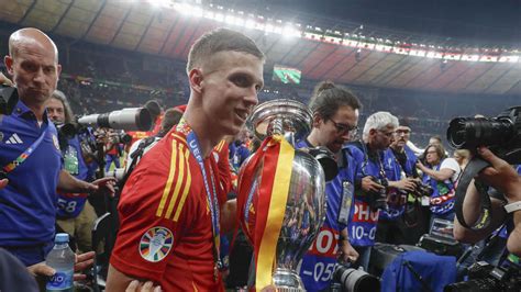 Erstes Angebot An Leipzig Das Soll Der Fc Barcelona F R Dani Olmo Bieten