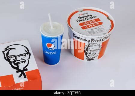 KFC famosa cadena de restaurantes de comida rápida es un Kentucky Fried