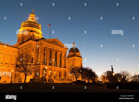 Des Moines Capitol building at sunrise Stock Photo - Alamy