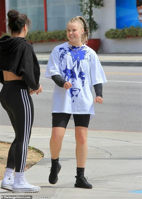 Jojo Siwas New Look She Steps Out With A Friend In La After Embracing