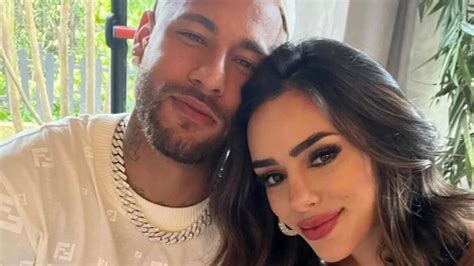 Neymar Jr E Bruna Biancardi Se Re Nem Em Mesvers Rio Da Filha