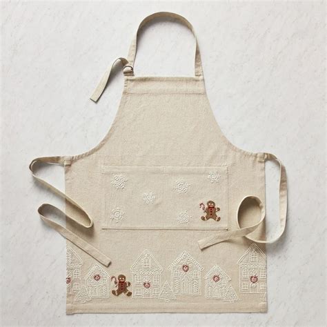 12 Best Christmas Aprons That Are Festive And Practical 2023