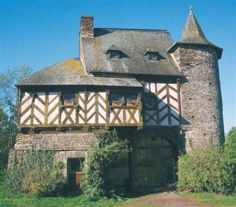 Medieval town buildings - limohouse