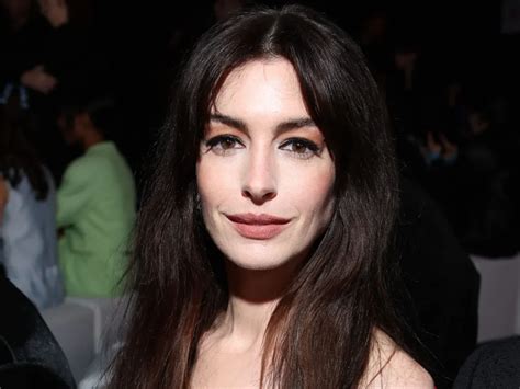 Anne Hathaway's Height, Weight, Body Measurements, and Bra Size ...