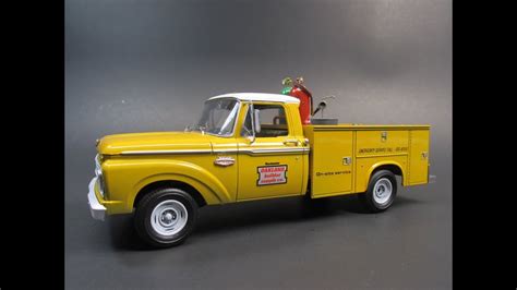 1965 Ford F100 Service Truck 125 Scale Model Kit Build Review Moebius