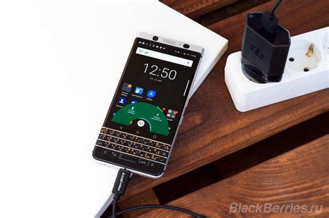 Быстрая зарядка с помощью зарядного устройства BlackBerry RC-1500 ...