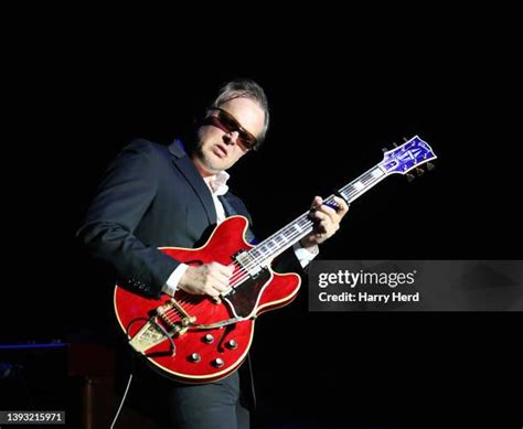 Joe Bonamassa In Concert Photos And Premium High Res Pictures Getty Images