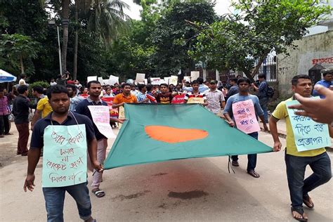 কোটা বাতিলের প্রজ্ঞাপন দাবিতে বিক্ষোভ চলছে