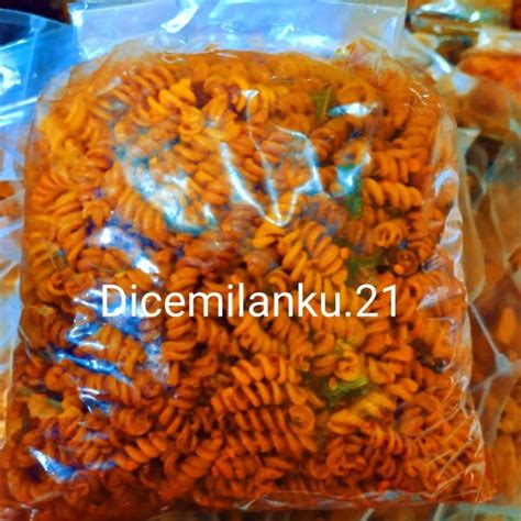 Jual MAKARONI SEPIRAL SEBLAK MAKARONI SEPIRAL PEDAS DAUN JERUK 250 Gram