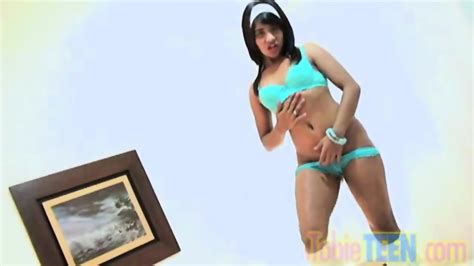 Tobie Teen So Sexy In Lingerie And Strip Off Her Clothes She Strip Off Her Clothes Showing Her