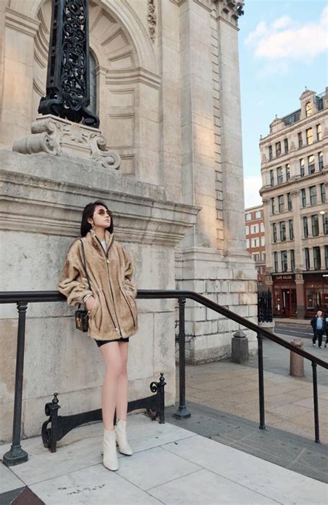 Thu mới chớm mà dàn sao và hot girl Việt đã khoe kiểu street style kiểu nào cũng dát đầy