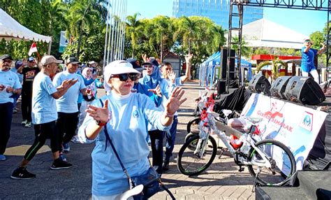 Seru Gebyar Semarak Hari Merdeka IKA Smandel 98 Di Monumen Mandala