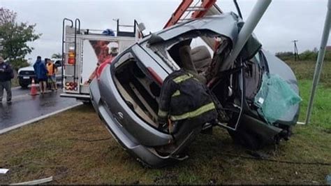 Un Auto Despist En La Ruta Y Termin Incrustado Contra Una Columna