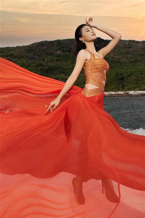 C Ng Di N Bikini L Ng Th Y Linh Ki U Loan T Ng San Ai N Ng B Ng H N