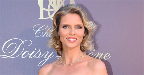 Sylvie Tellier Maman Combl E Elle D Voile Enfin Le Visage De Ses