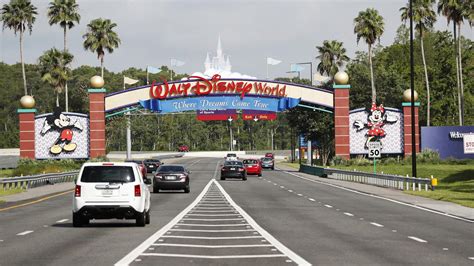 Disney World Tak Lagi Wajibkan Pengunjung Pakai Masker Di Luar Ruangan