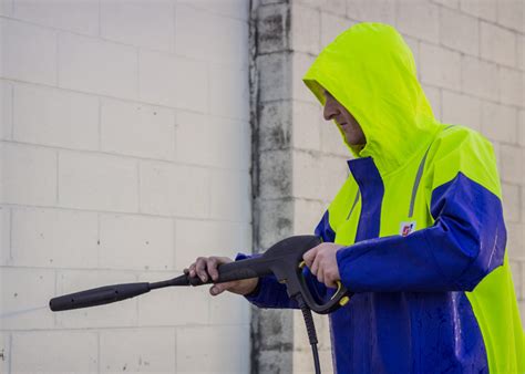 Choosing the best industrial rain gear for working | Stormline