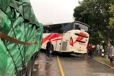 2 Bus Tabrakan Di Purworejo Ada Yang Tewas Innalillahi