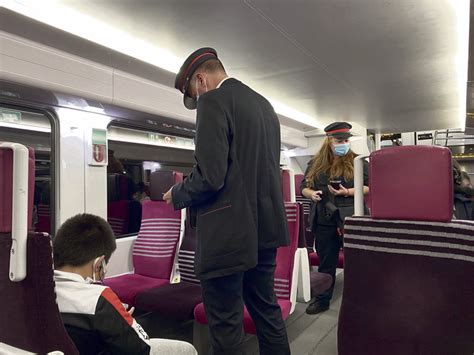 Porter Luniforme Sncf Nest Plus Une Fiert Avant La Gr Ve Les