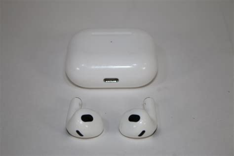 Apple AirPods 3rd Gen Noise Canceling Bluetooth White Earbuds A2564 ...