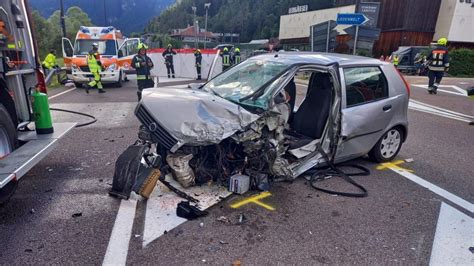 Nach Schwerem Verkehrsunfall In Vintl J Hriger Stirbt Im Krankenhaus