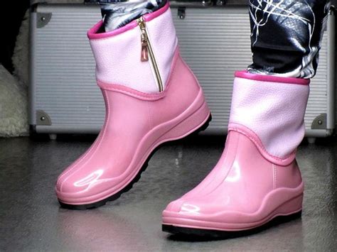 Женские резиновые сапоги короткие с утеплителем пудра — цена 550 грн в ...