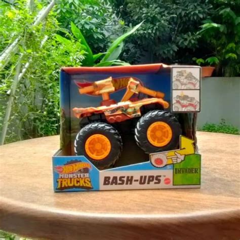 Promo HOT WHEELS MONSTER TRUCK BASH UPS 1 43 LUTOFIA Shark Wreak Diskon 50 Di Seller