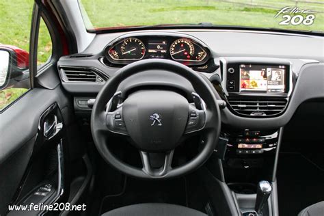 Photo Poste De Conduite I Cockpit Peugeot Active Rouge Rubi L