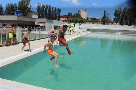 Guijuelo Abre Sus Nuevas Piscinas Con Homenaje A Los Alcaldes Que Las