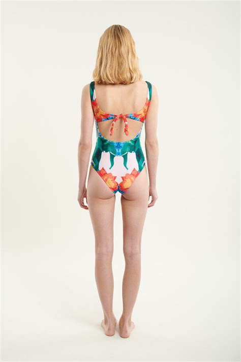 10 Hot Sexy Carlotta Castagneris Bikini Pics