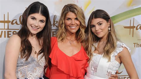 Lori Loughlin Daughter Olivia Jade Posts First Tutorial Since Scandal