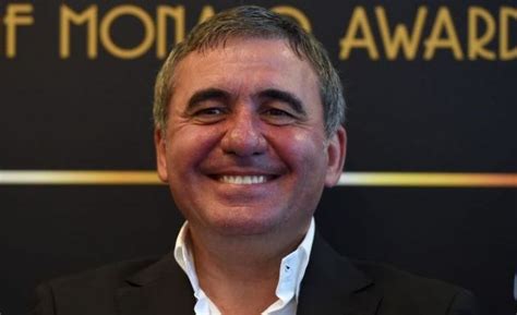 Hagi A Ales Pentru Uefa Cel Mai Bun Prim Al Lumii Cinci Juc Tori De