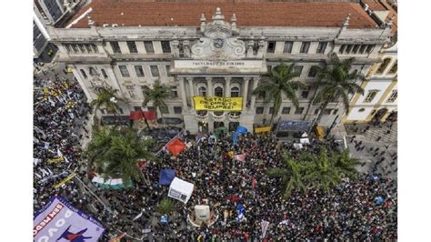 Na Folha Cartas lidas na USP evidenciam que o país despertou de um