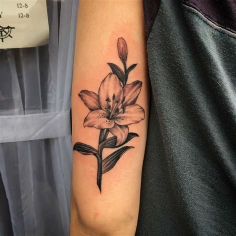 24 Symbolic Lily Tattoo Ideas