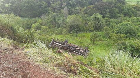 Caminh O Cai Em Ribanceira E Deixa Dois Feridos Na Rodovia Sp