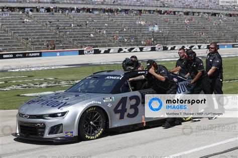 43 Erik Jones Legacy Motor Club Chevrolet Camaro