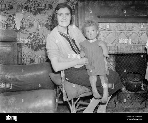 Mme Pope avec sa fille Dorothy Pope l enfant perdu qui a été trouvé à