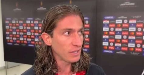 Filipe Luís vive primeiro dia como tecnico do sub 17 do Fla