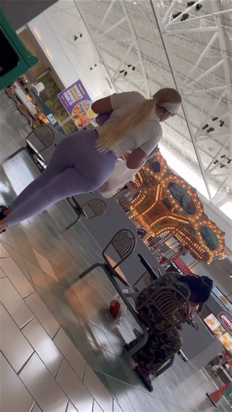 Purple Latina Milf BUBBLE Booty Spandex Leggings Yoga Pants Forum